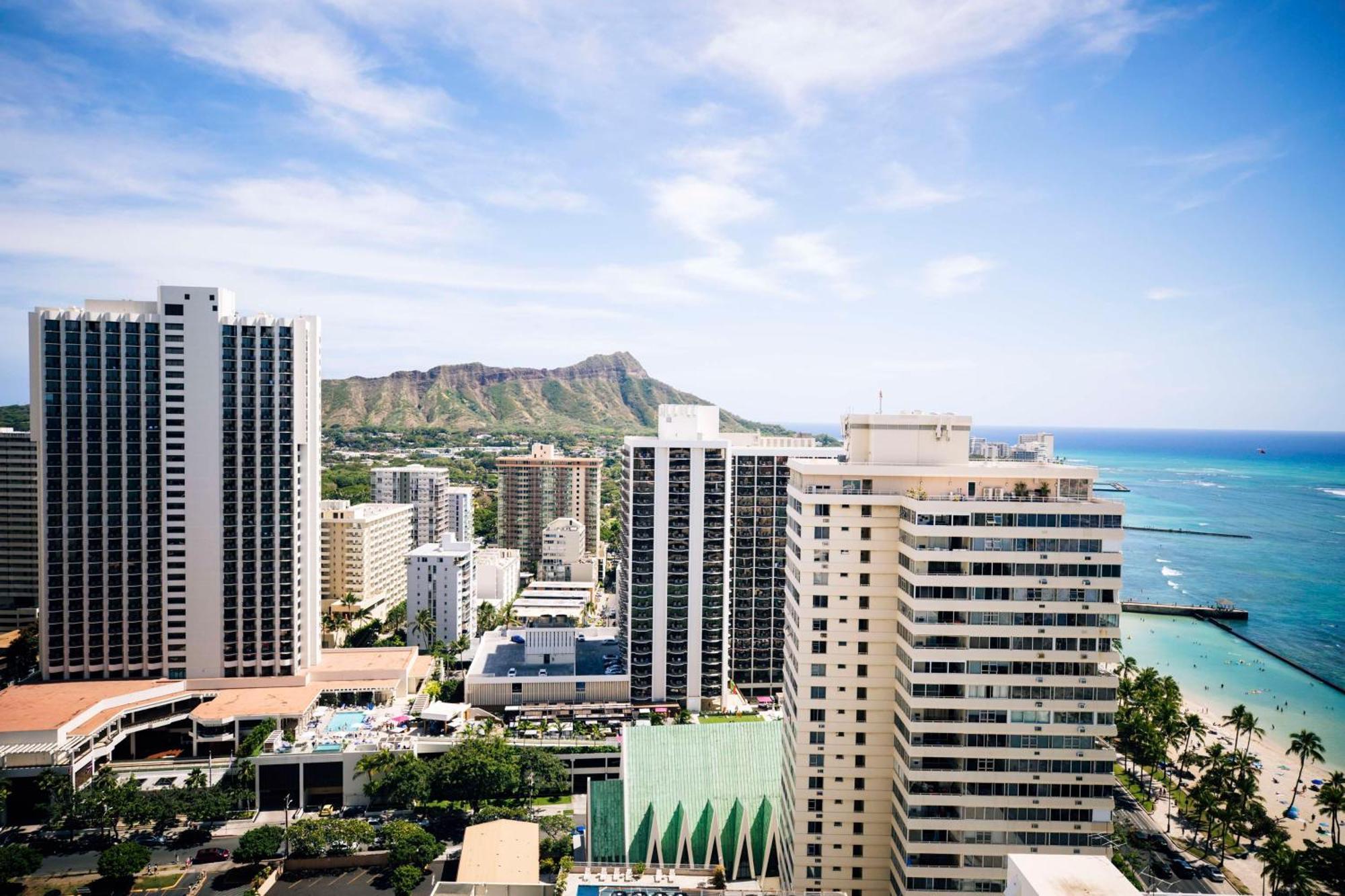 Aston Waikiki Beach Tower Honolulu Exterior foto Waikiki skyline