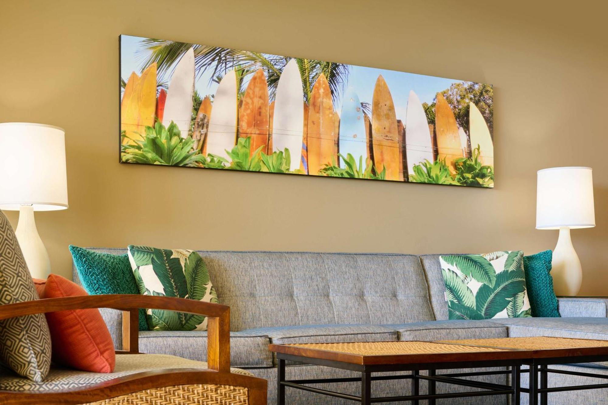 Aston Waikiki Beach Tower Honolulu Exterior foto A 2015 photograph of a 1980s photograph of surfboards in Maui, Hawaii.