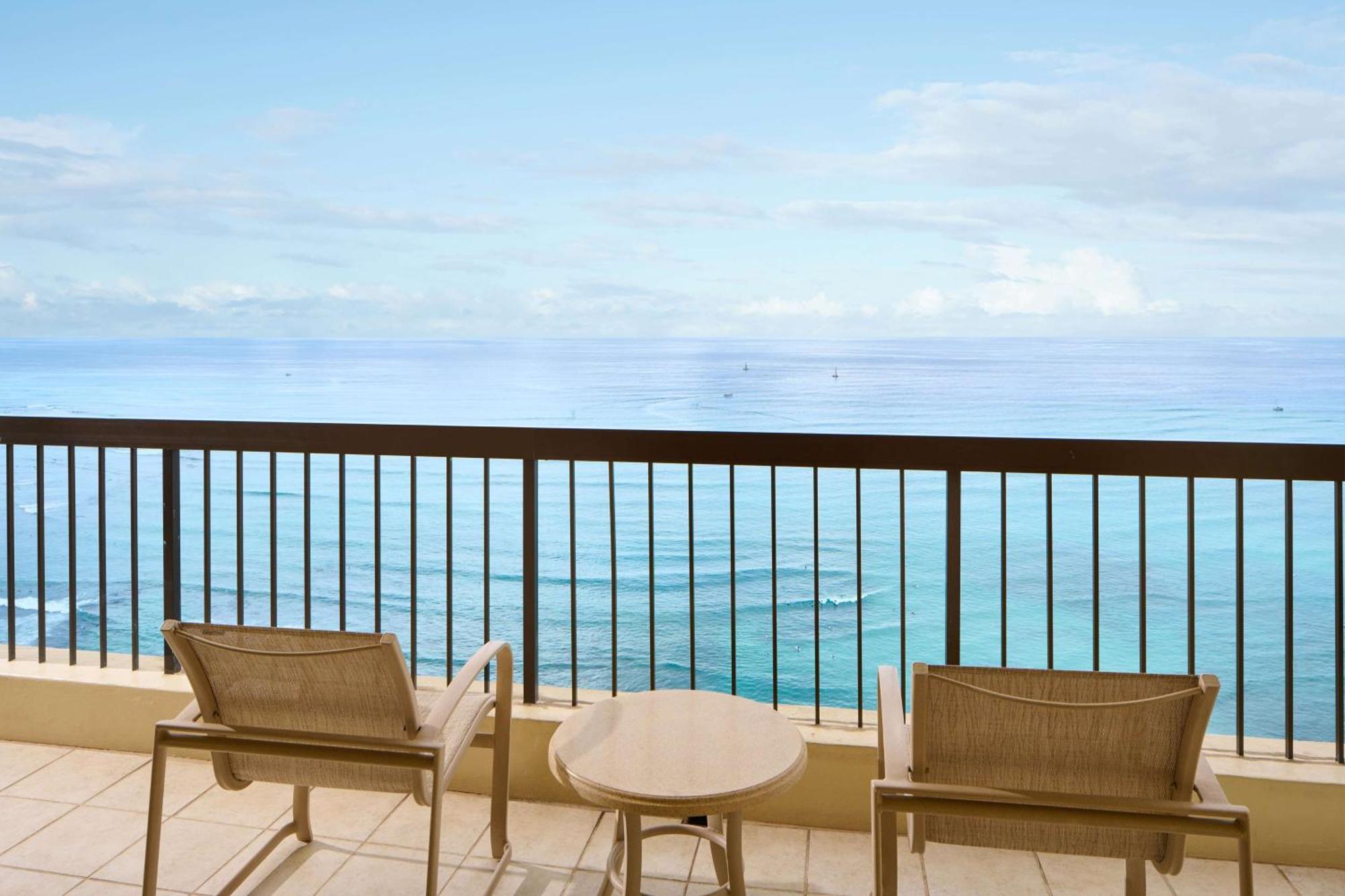 Aston Waikiki Beach Tower Honolulu Exterior foto A view from the balcony of a guest room at the Hilton San Diego Bayfront