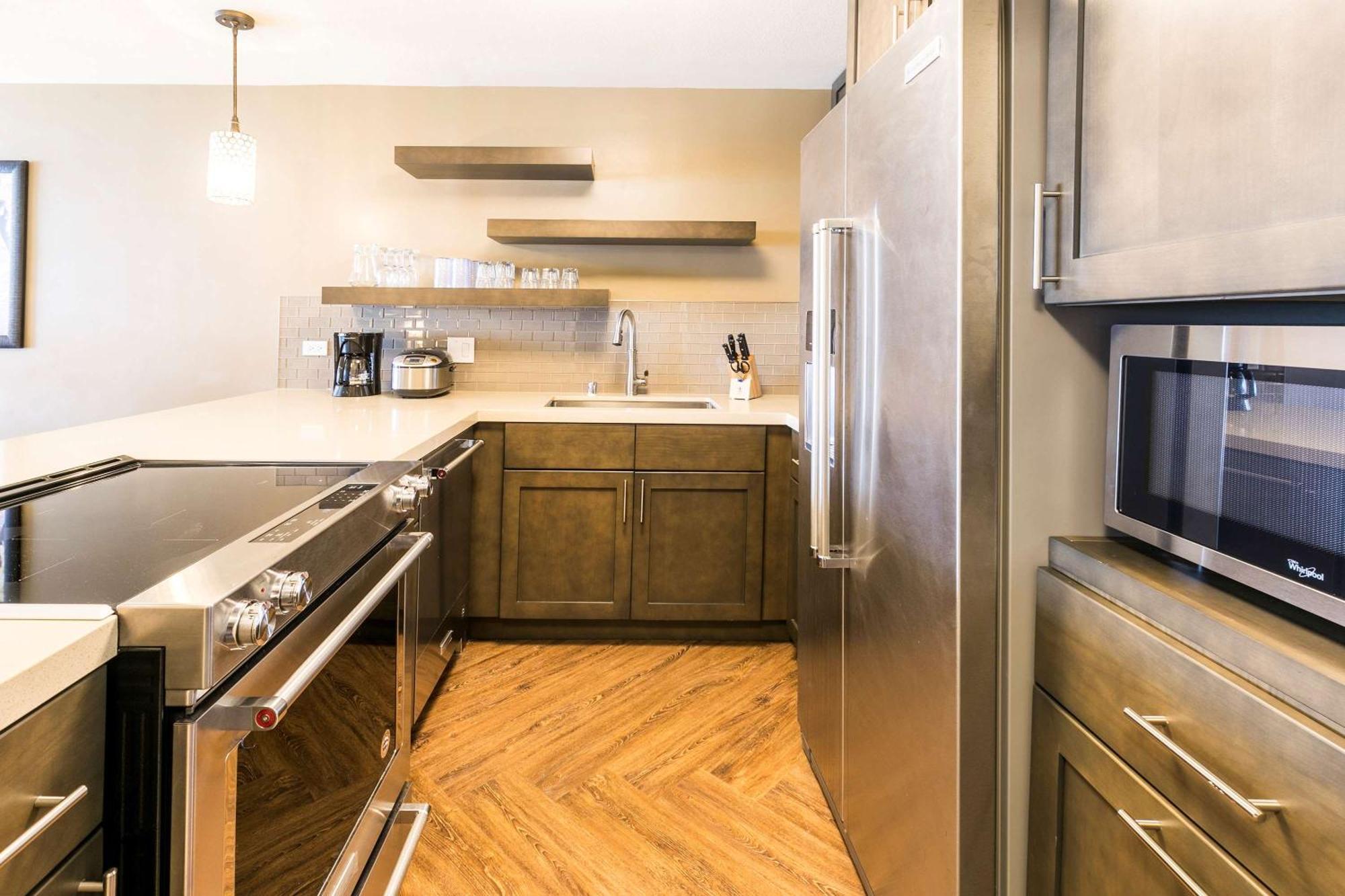 Aston Waikiki Beach Tower Honolulu Exterior foto A kitchen at The Standard East Village
