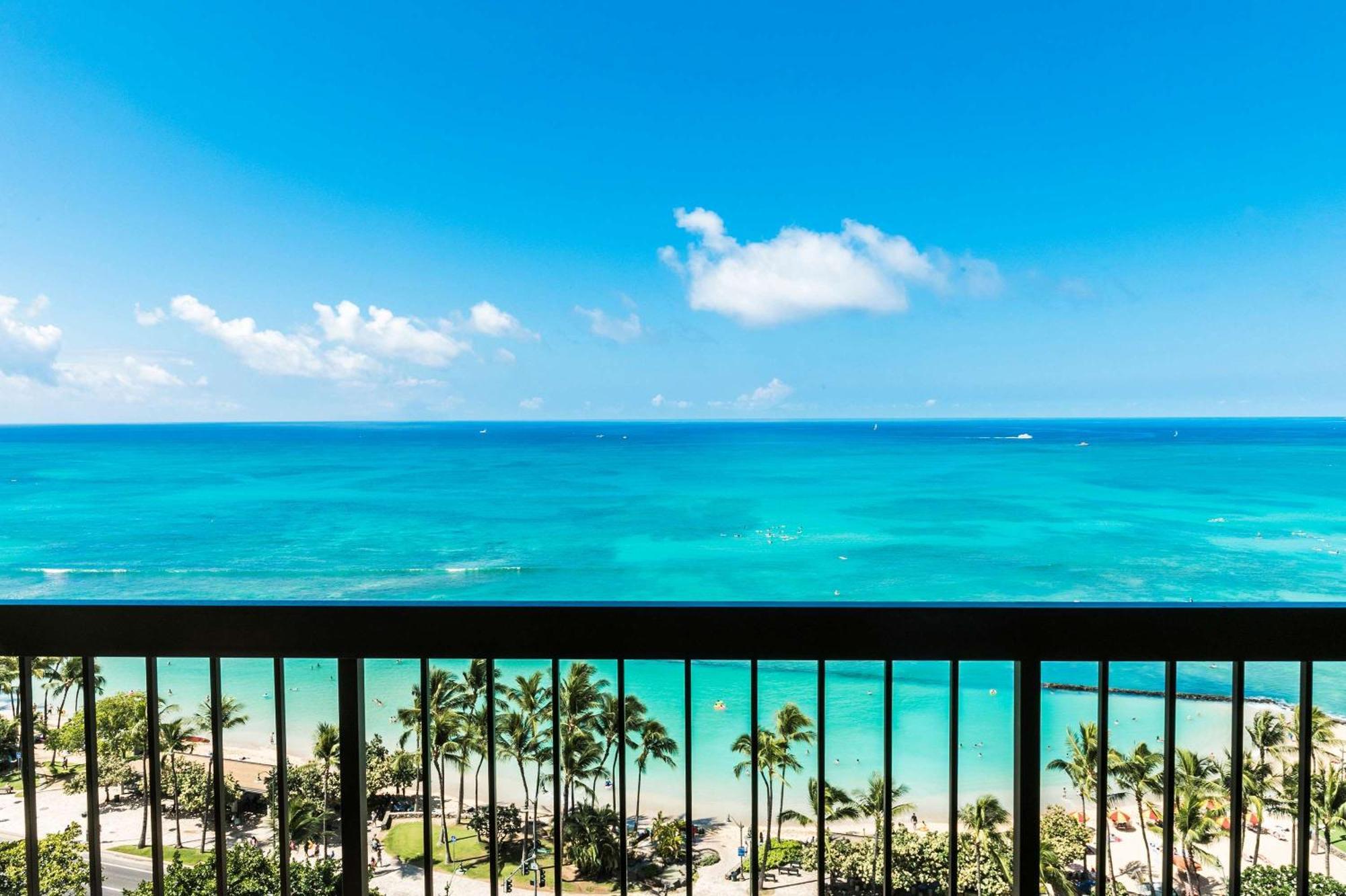 Aston Waikiki Beach Tower Honolulu Exterior foto View of the Atlantic Ocean from the 18th floor of the Trump Ocean Club International Hotel and Tower