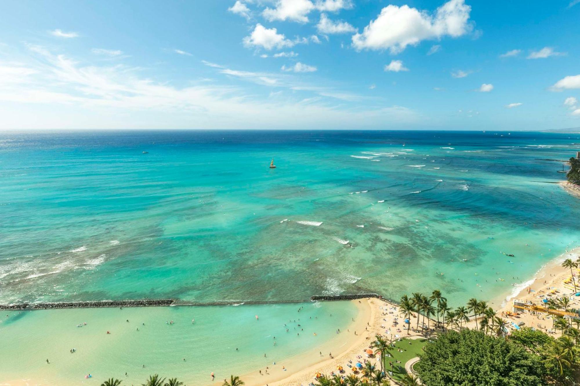 Aston Waikiki Beach Tower Honolulu Exterior foto View of the reef from Diamond Head