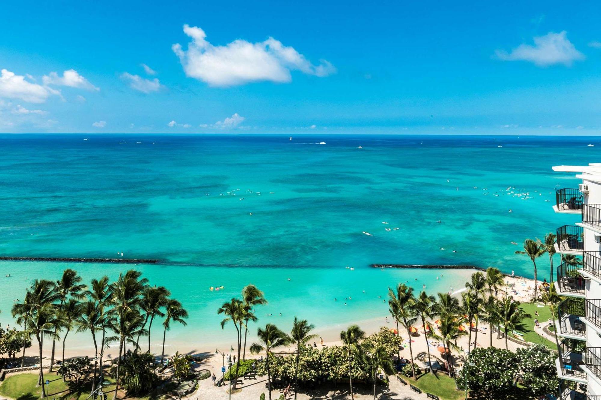 Aston Waikiki Beach Tower Honolulu Exterior foto Beachfront at the Fontainebleau