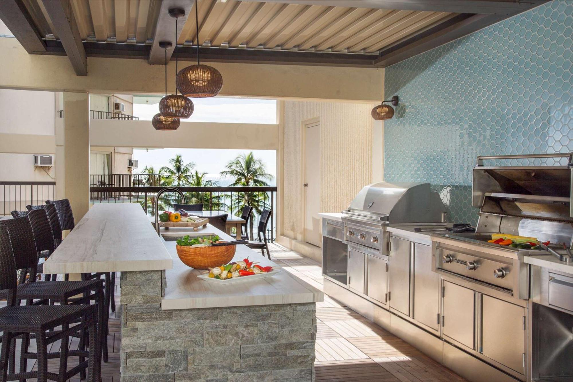 Aston Waikiki Beach Tower Honolulu Exterior foto Outdoor kitchen