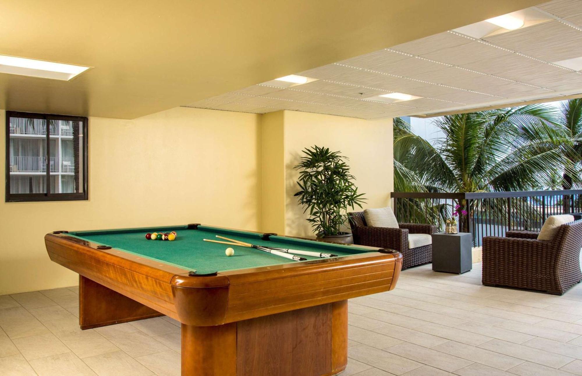 Aston Waikiki Beach Tower Honolulu Exterior foto A pool table