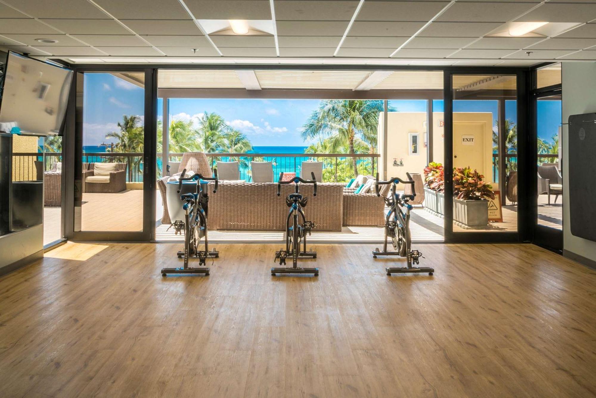 Aston Waikiki Beach Tower Honolulu Exterior foto The gym at the Hilton Maldives