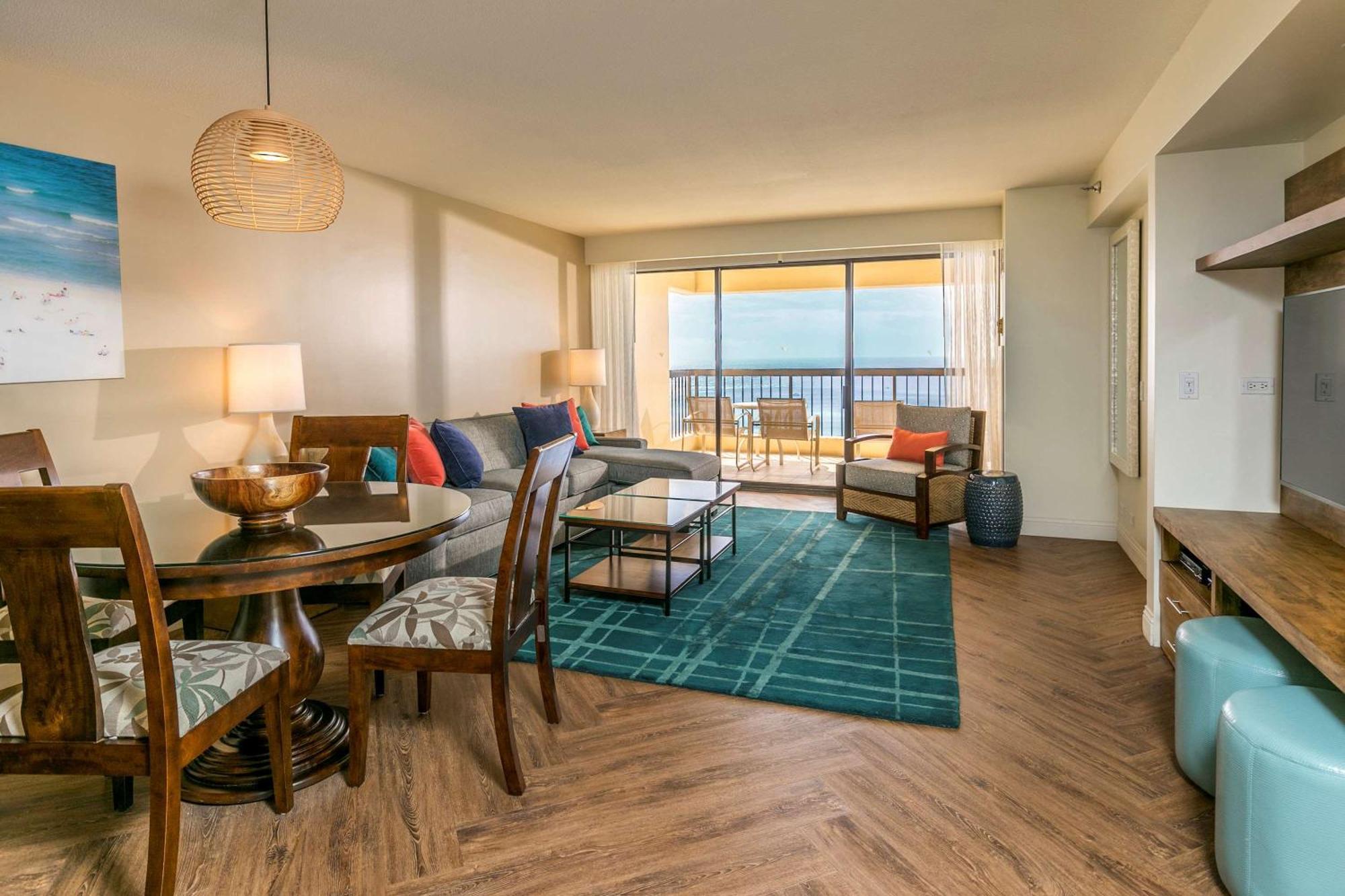 Aston Waikiki Beach Tower Honolulu Exterior foto Living room at the Hyatt Regency Waikiki