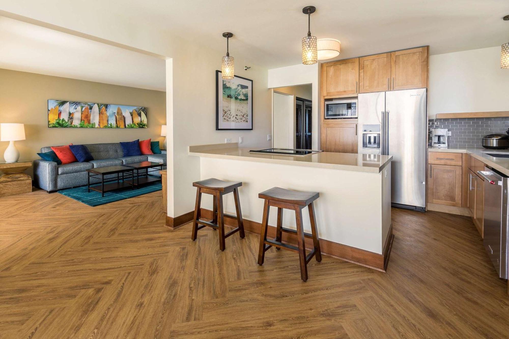 Aston Waikiki Beach Tower Honolulu Exterior foto A kitchen in a typical apartment